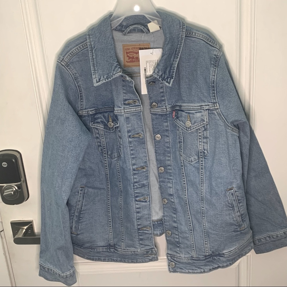 NWT Levi’s jean jacket in a size 2x